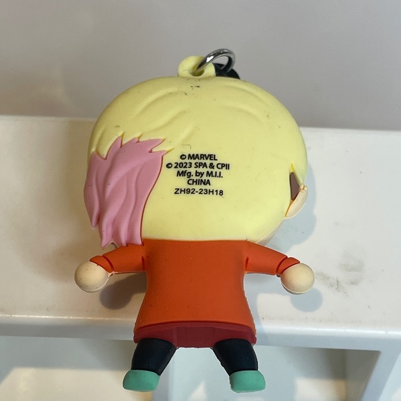 🎉5 for $10 - Across the Spiderverse - 🕷️🕸️Gwen Stacey Bag Clip - Picture 3 of 4